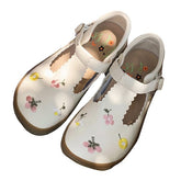 Sandalias con bordados de estética cottagecore